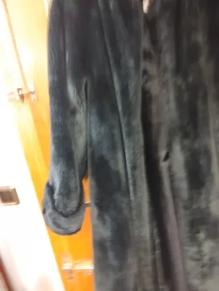 Abrigo largo de pelo negro