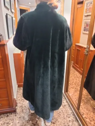 Abrigo largo de pelo negro