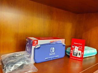 PERFECTO ESTADO Nintendo Switch Lite Azul y sd 512