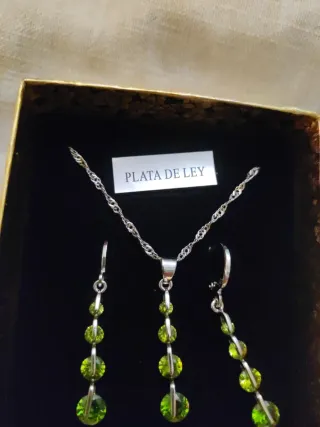 Conjunto Plata Olivina Pendientes y Colgante,