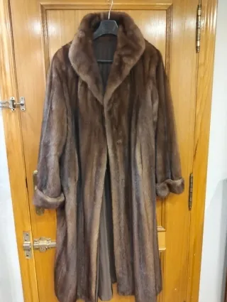 Abrigo de pelo largo marrón