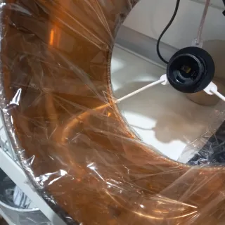 Lámpara mesa base dorada