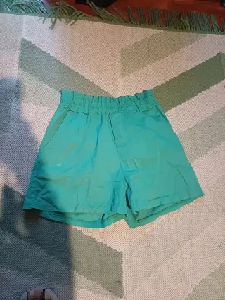Shorts verdes con cintura elástica
