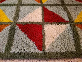 Alfombra grande geométrica hecha a mano