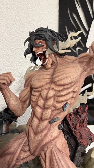 Eren vs Titán Acorazado Figurama