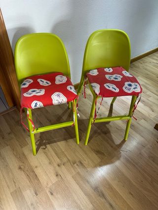 Silla alta verde IKEA 10€. Cada una.