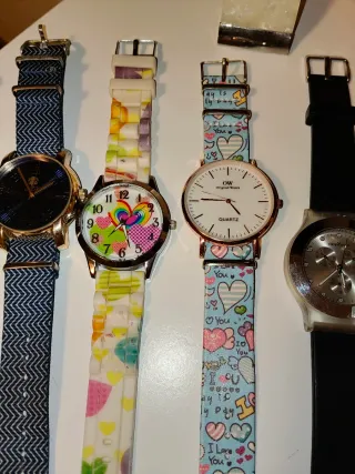 Lote de 9 relojes. Zara, Parfois, Calgary, Neptune