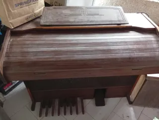 Teclado órgano vintage madera