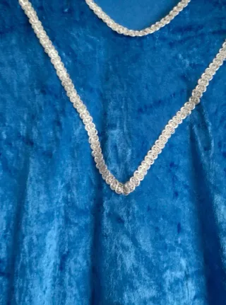 Traje Charleston azul con plumas