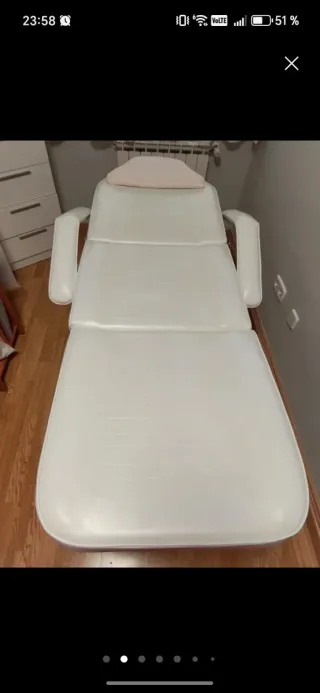 Camilla de estética en blanco-ajustable y completa