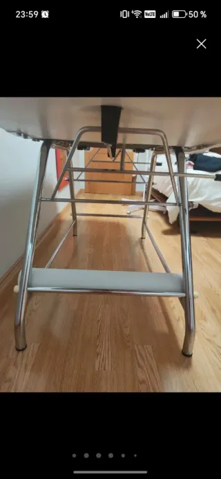 Camilla de estética en blanco-ajustable y completa