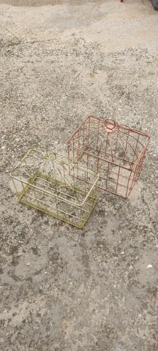 2 Gabbie Decorative in Metallo Dorate e Rosse