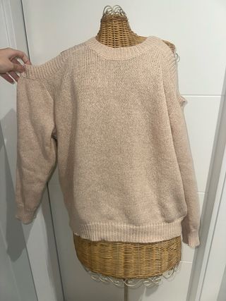 Jersey beige con hombros descubiertos