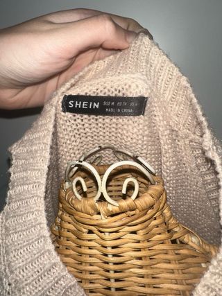 Jersey beige con hombros descubiertos