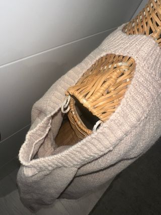 Jersey beige con hombros descubiertos