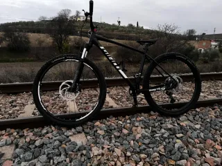Bicicleta Giant Talon Negra