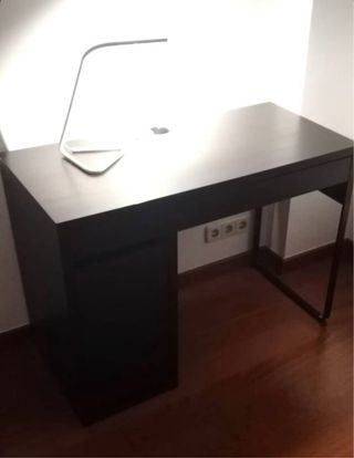 Escritorio Ikea Micke marrón oscuro casi sin usar