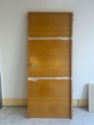 Puerta de paso madera con cerradura