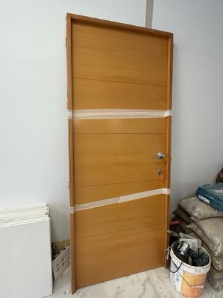 Puerta de paso madera con cerradura