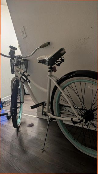 Bicicleta blanca estilo cruiser