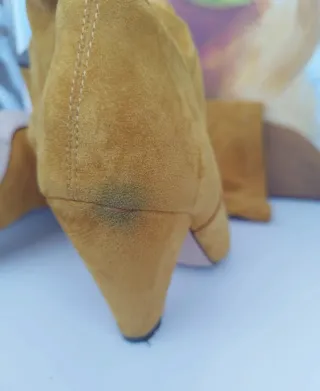 Botas altas amarillas