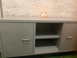 Mesa de metal industrial gris