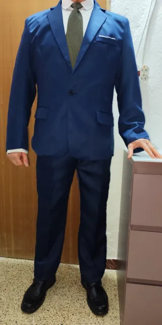 Traje de hombre azul