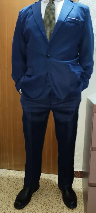 Traje de hombre azul