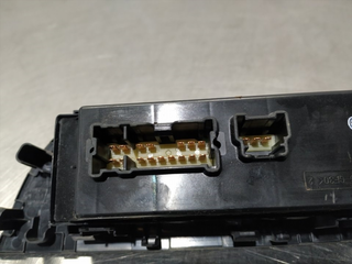 MANDO ELEVALUNAS DELANTERO IZQUIERDO NISSAN QASHQ