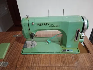 Máquina de coser Refrey