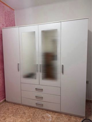 Armario blanco de 4 puertas