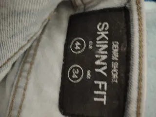 Pantalones vaqueros Pull&Bear desgastados