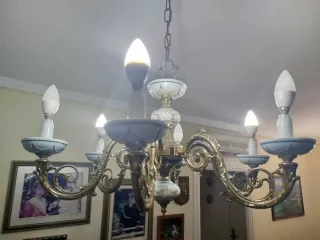 Lámpara de bronce y porcelana azul