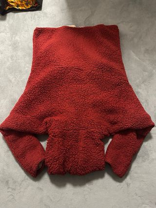 Abrigo teddy rojo y beige