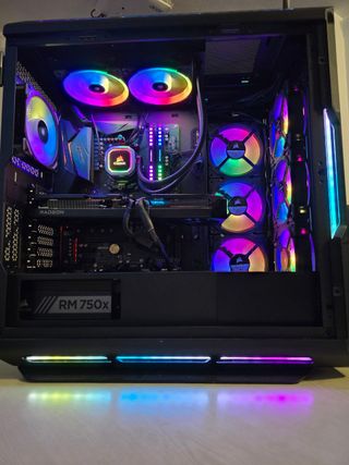 PC Gaming Ryzen 7 5800X3D, RX 9070, 32GB RAM