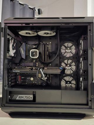 PC Gaming Ryzen 7 5800X3D, RX 9070, 32GB RAM