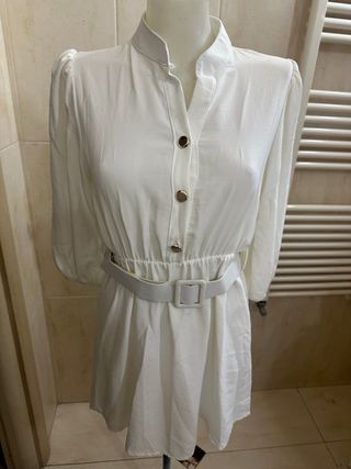 Abito bianco da donna con cintura