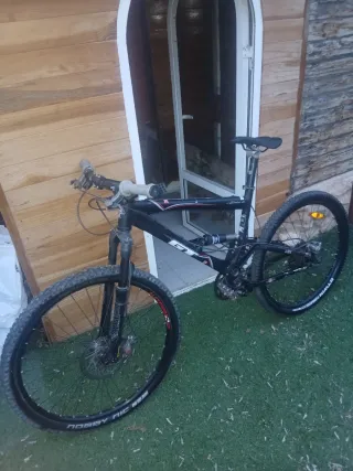Bicicleta de Montaña GT Doble Suspensión