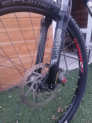 Bicicleta de Montaña GT Doble Suspensión