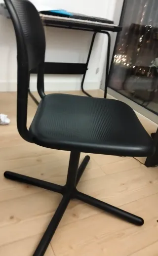 Silla giratoria negra