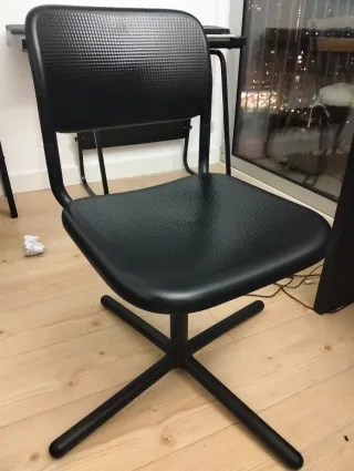 Silla giratoria negra