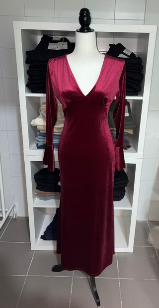 Vestido largo de terciopelo rojo.Tienda online