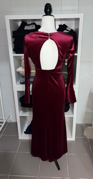 Vestido largo de terciopelo rojo.Tienda online