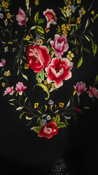 Manton de Manila Negro Bordado Flores