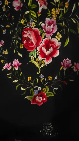 Manton de Manila Negro Bordado Flores