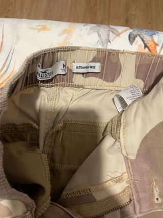 Pantalón cargo camuflaje Hollister Talla M