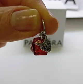 Pandora Charm Dado Dragón Corazón Rojo Plata