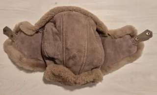 Gorro ruso estilo aviador y manoplas