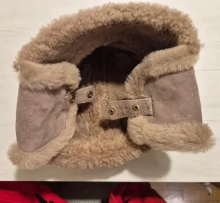 Gorro ruso estilo aviador y manoplas