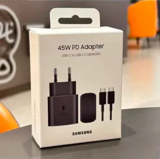 Cargador Samsung 45W PD con cable USB-C a USB-C.